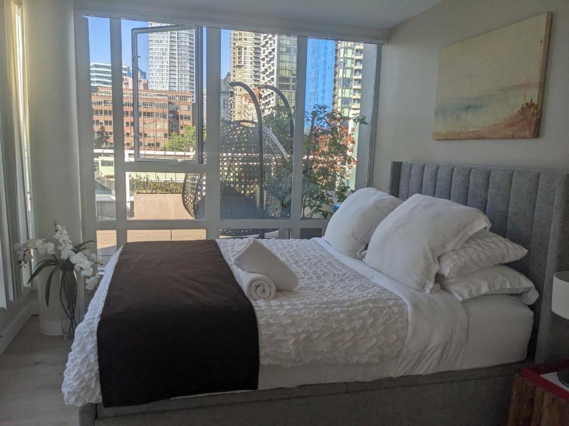 Penthouses Of Beach Ave Vancouver Exterior photo
