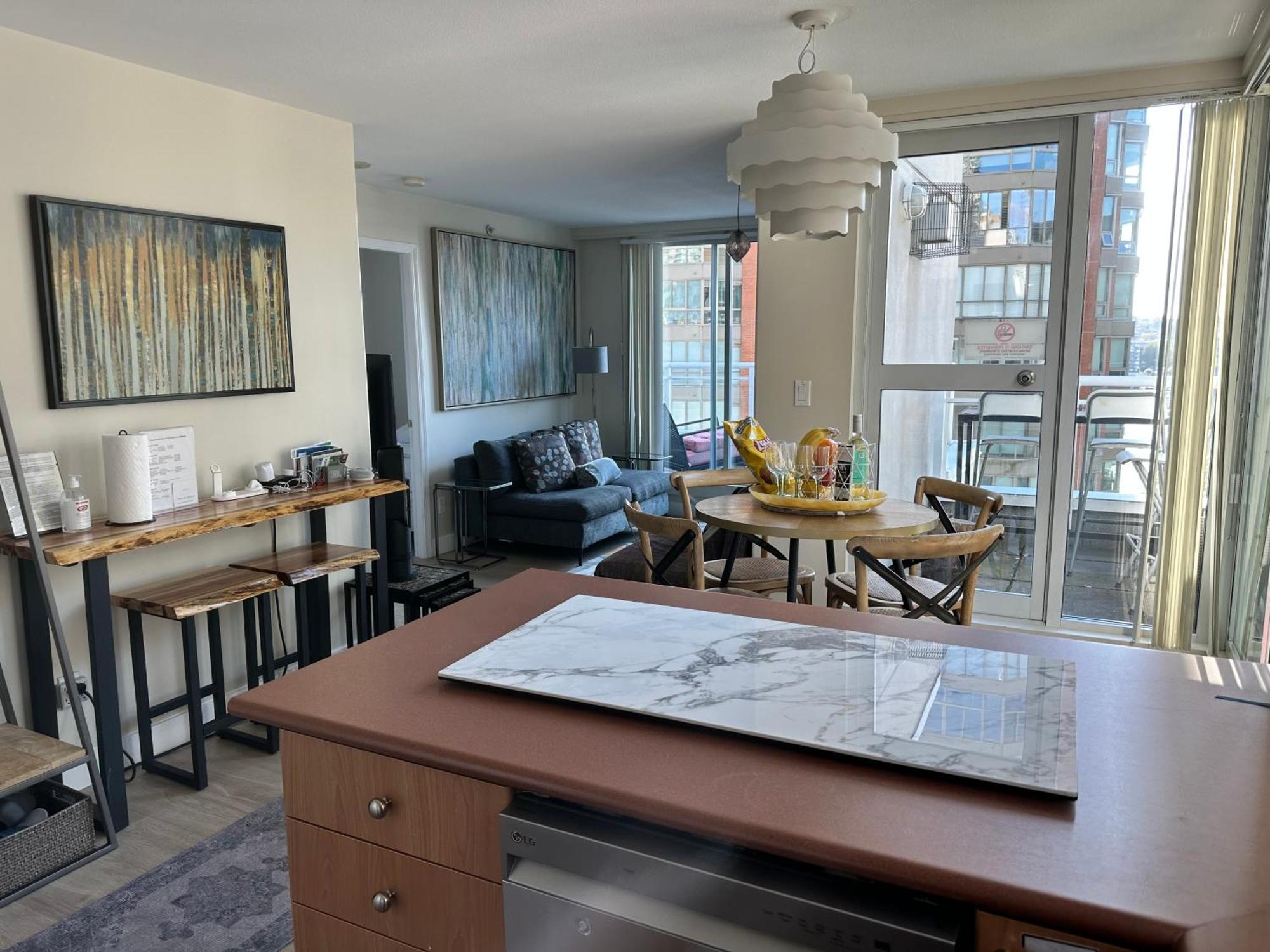 Penthouses Of Beach Ave Vancouver Exterior photo