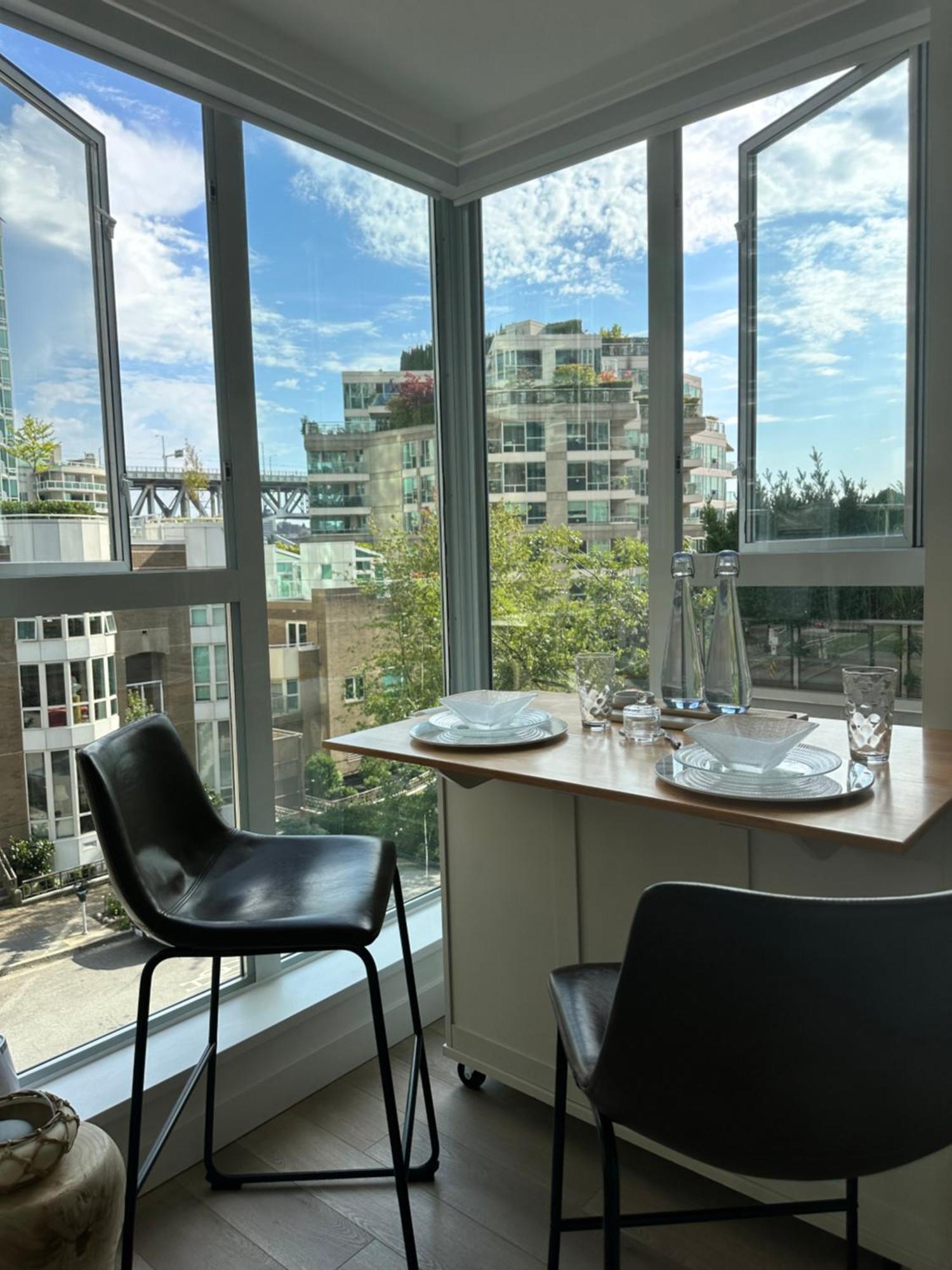 Penthouses Of Beach Ave Vancouver Exterior photo