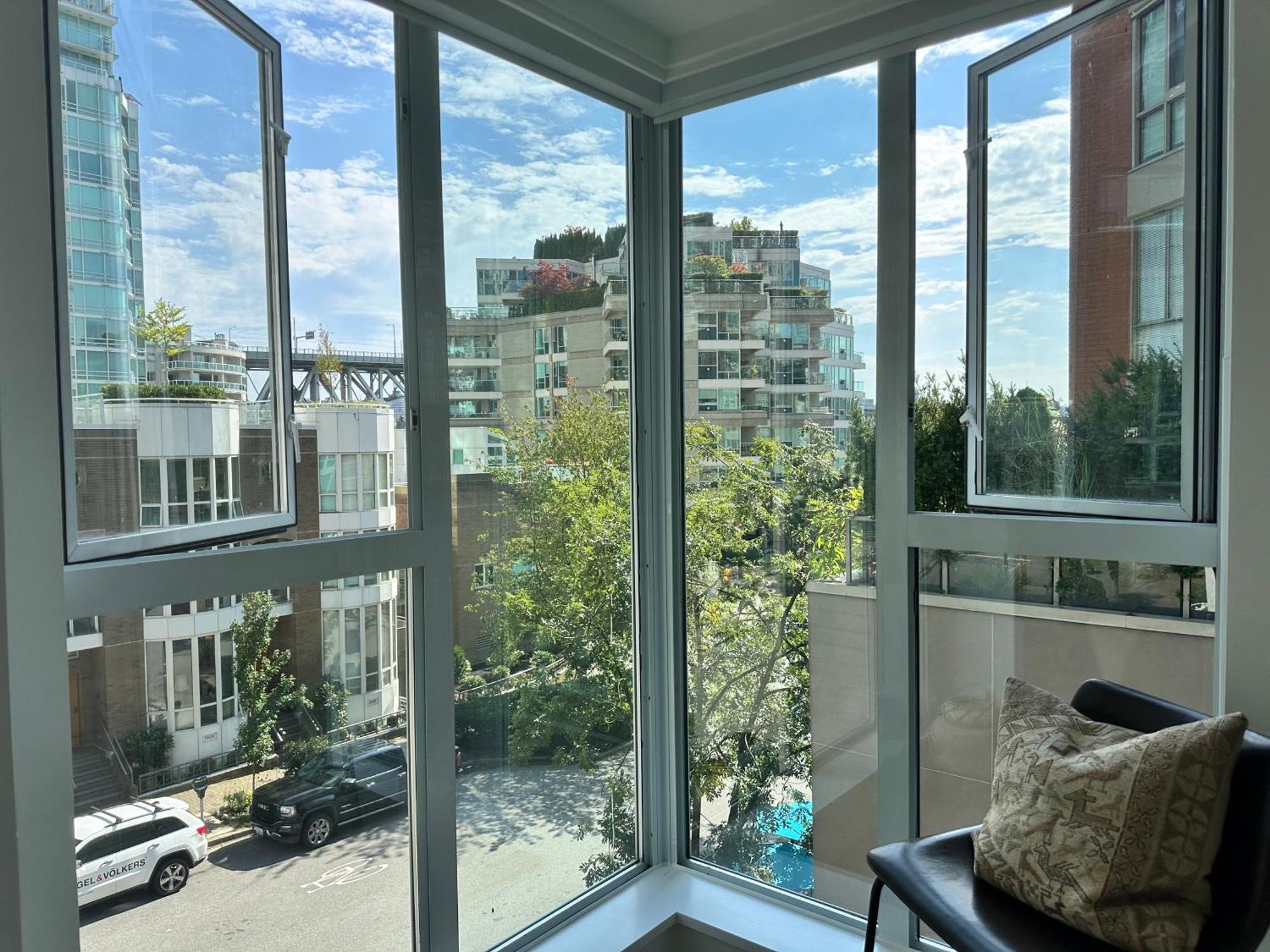 Penthouses Of Beach Ave Vancouver Exterior photo